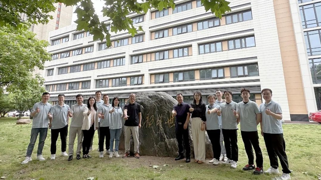 翰章老师华东师范大学招生办合影